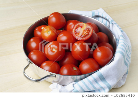 Ripe fresh tomatoes close-up 102685410