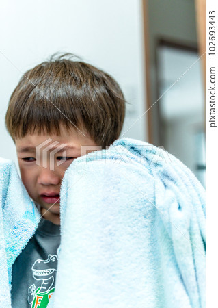 A child in an unpleasant period, a boy who cries aloud 102693443