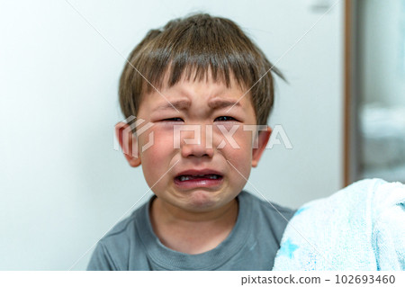 A child in an unpleasant period, a boy who cries aloud 102693460