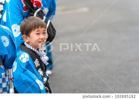 Children wearing festival happi coats Children wearing festival happi coats 102695182