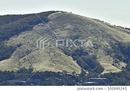 從多子地塊大平山山頂眺望鐵炮木之頭（明神山） 102695245