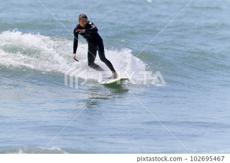 A man who enjoys surfing A man who enjoys surfing 102695467