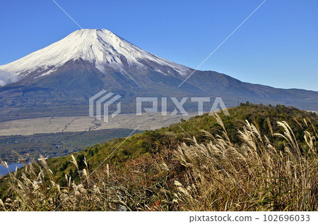 從多子地塊的平尾山山頂看到的富士山 從多子地塊的平尾山山頂看到的富士山 102696033