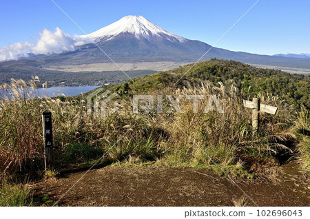 從多子地塊的平尾山山頂看到的富士山 從多子地塊的平尾山山頂看到的富士山 102696043