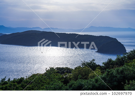 Wakayama Kada Kitan Strait A moment when the strait between Tomogashima and Kada shines in the setting sun Wakayama Kada Kitan Strait A moment when the strait between Tomogashima and Kada shines in the setting sun 102697970