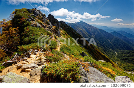 Traverse route near Nigorizawa Omine, Central Alps in autumn colors Traverse route near Nigorizawa Omine, Central Alps in autumn colors 102699075