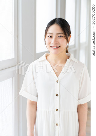 放鬆的少婦 102700200