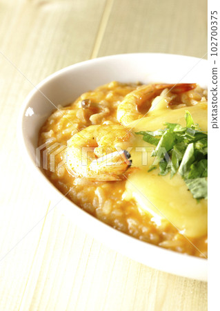 Shrimp, cheese, coriander, tom yum risotto 102700375