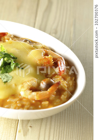 Shrimp, cheese, coriander, tom yum risotto 102700376