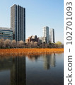 映照在不忍池中的上野大廈 102701093