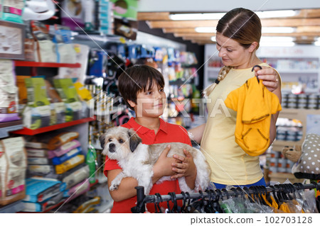 Lucky woman with son buying dog clothes 102703128