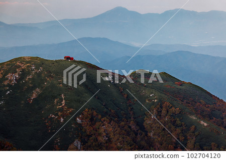Mt. Hinokio and Mt. Tateshina in the afterglow seen from Mt. Kumazawa in the Central Alps 102704120