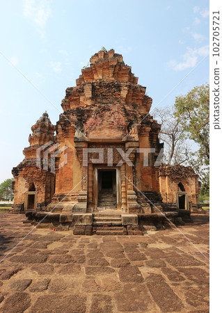 Ruins of Thailand Prasat Si Koraphum 102705721
