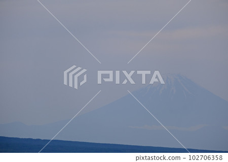 Fuji beyond the morning mist, slightly at the foot of Yatsugatake 102706358