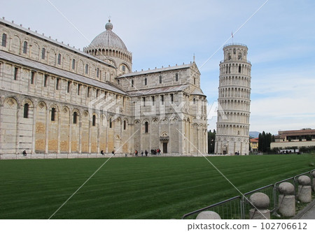 Italy's World Heritage Site, Leaning Tower of Pisa (Torre di Pisa) 102706612