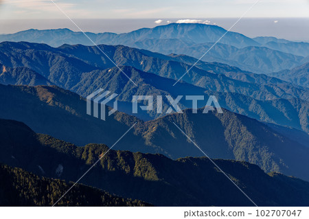 從中央阿爾卑斯山的熊澤山看到的淺野惠那 102707047