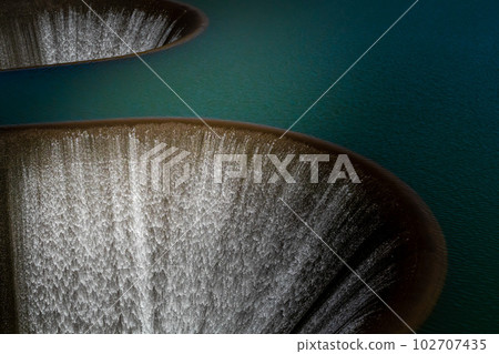 Aodo dam discharging water from the circle dam 102707435
