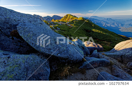 Early morning view of the traverse from Mt. Kumazawa, the Central Alps, and Mt. Early morning view of the traverse from Mt. Kumazawa, the Central Alps, and Mt. 102707634