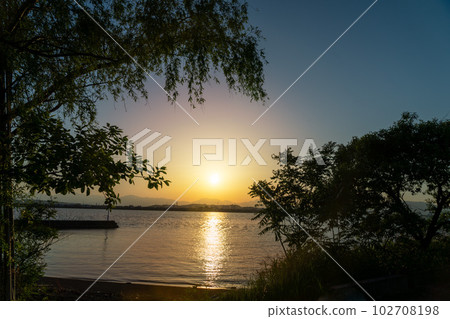 伊比伊比長良川河口的夜景 102708198