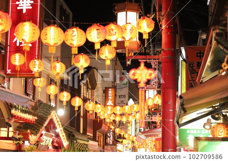 Night view of lanterns decorated for Chinese New Year in Yokohama Chinatown 102709586
