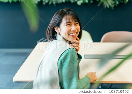 Office ladies 102710402