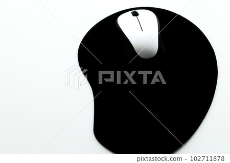 black mouse pad and black and white mouse black mouse pad and black and white mouse 102711878