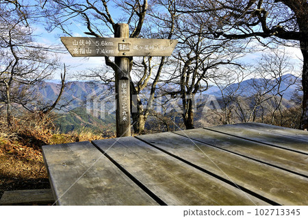 丹澤山地的科莫杜里山山頂 丹澤山地的科莫杜里山山頂 102713345