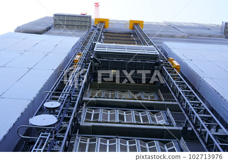 施工升降機 102713976