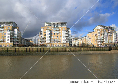 urban landscape of London, UK 102715427