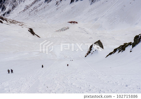 雪季攀登北阿爾卑斯唐澤山,從塞滕格勒俯視唐澤小屋 雪季攀登北阿爾卑斯唐澤山,從塞滕格勒俯視唐澤小屋 102715886