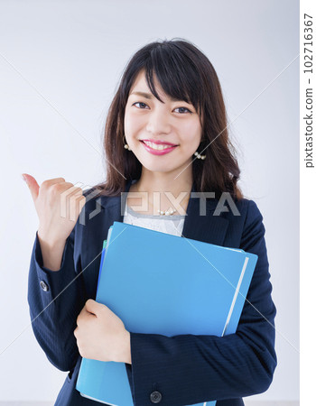 Business woman in her 20s giving a good sign 102716367