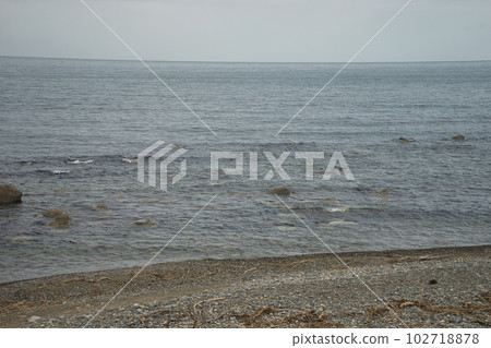 View of the coast in the Tomari district of Asahi Town, Toyama Prefecture 102718878