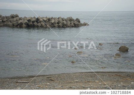 View of the coast in the Tomari district of Asahi Town, Toyama Prefecture View of the coast in the Tomari district of Asahi Town, Toyama Prefecture 102718884