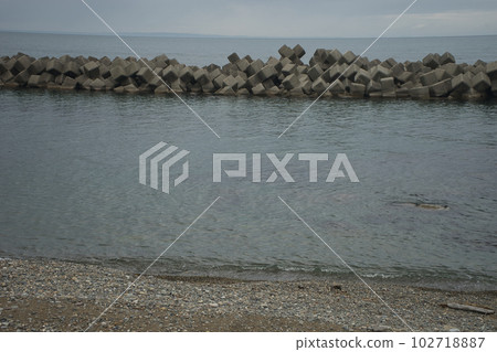 View of the coast in the Tomari district of Asahi Town, Toyama Prefecture View of the coast in the Tomari district of Asahi Town, Toyama Prefecture 102718887