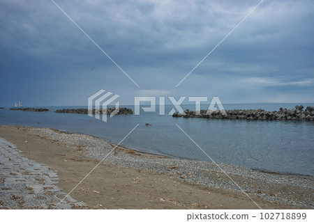 View of the coast in the Tomari district of Asahi Town, Toyama Prefecture View of the coast in the Tomari district of Asahi Town, Toyama Prefecture 102718899