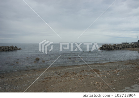 View of the coast in the Tomari district of Asahi Town, Toyama Prefecture View of the coast in the Tomari district of Asahi Town, Toyama Prefecture 102718904
