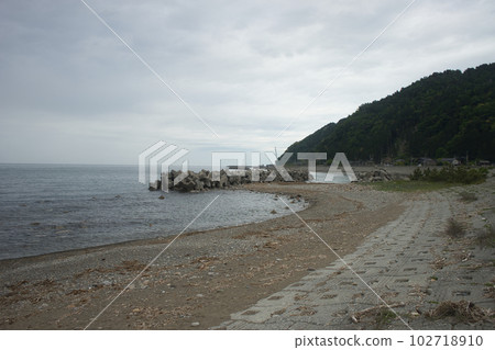 View of the coast in the Tomari district of Asahi Town, Toyama Prefecture View of the coast in the Tomari district of Asahi Town, Toyama Prefecture 102718910
