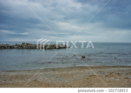 View of the coast in the Tomari district of Asahi Town, Toyama Prefecture View of the coast in the Tomari district of Asahi Town, Toyama Prefecture 102718913