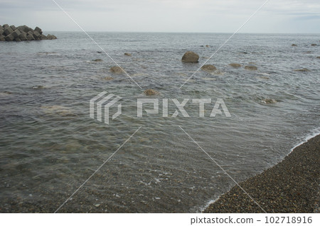View of the coast in the Tomari district of Asahi Town, Toyama Prefecture View of the coast in the Tomari district of Asahi Town, Toyama Prefecture 102718916
