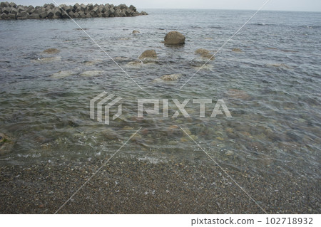 View of the coast in the Tomari district of Asahi Town, Toyama Prefecture View of the coast in the Tomari district of Asahi Town, Toyama Prefecture 102718932