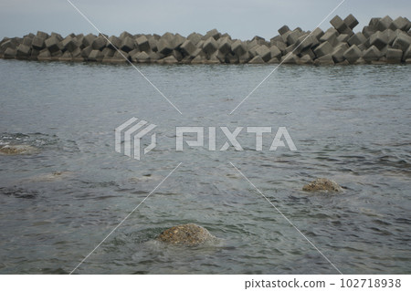 View of the coast in the Tomari district of Asahi Town, Toyama Prefecture View of the coast in the Tomari district of Asahi Town, Toyama Prefecture 102718938