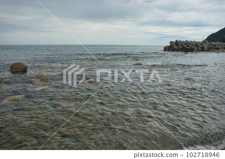 View of the coast in the Tomari district of Asahi Town, Toyama Prefecture View of the coast in the Tomari district of Asahi Town, Toyama Prefecture 102718946
