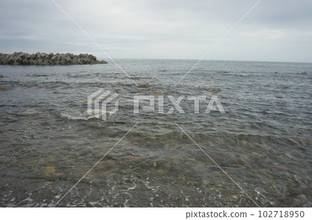 View of the coast in the Tomari district of Asahi Town, Toyama Prefecture View of the coast in the Tomari district of Asahi Town, Toyama Prefecture 102718950