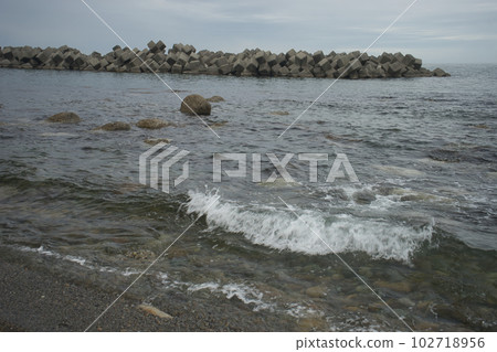 View of the coast in the Tomari district of Asahi Town, Toyama Prefecture View of the coast in the Tomari district of Asahi Town, Toyama Prefecture 102718956