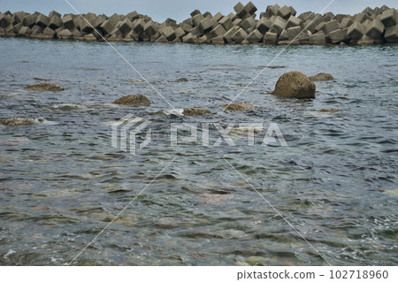 View of the coast in the Tomari district of Asahi Town, Toyama Prefecture View of the coast in the Tomari district of Asahi Town, Toyama Prefecture 102718960