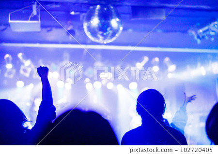 Fans cheering and having fun at a live house 102720405