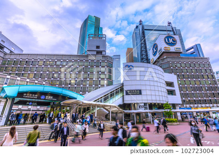 The first Friday in Japan's Tokyo cityscape 5 category transition. Overlooking the bustling Yurikamome Shimbashi station = May 12 The first Friday in Japan's Tokyo cityscape 5 category transition. Overlooking the bustling Yurikamome Shimbashi station = May 12 102723004
