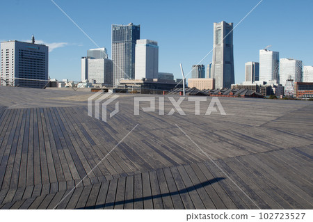 [Urban landscape of Kanagawa] High-rise buildings in Minatomirai and whales on Yokohama Osanbashi 102723527