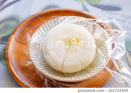 Cover with soup stock Cover with soup stock 102724309