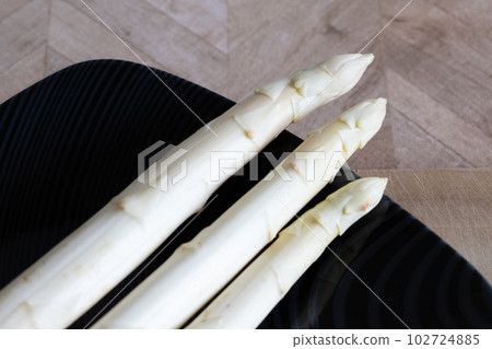 白蘆筍和綠蘆筍 白蘆筍和綠蘆筍 102724885